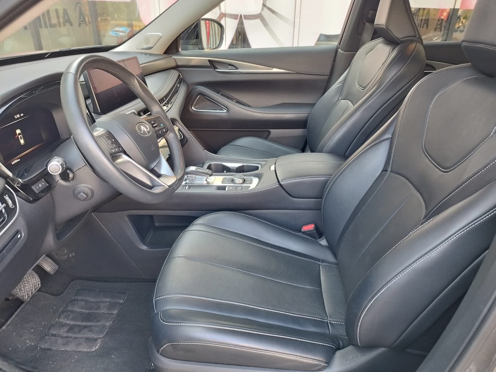 2023 INFINITI QX60 LUXE V6 3.5L 279 CP 5 PUERTAS AUT PIEL